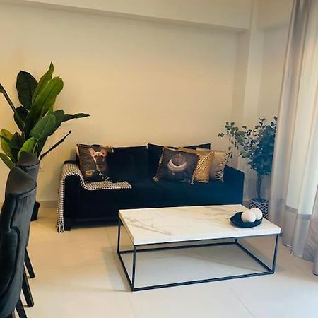 New 2Bd Aprt With Shared Rooftop Pool D3 เอเธนส์ ภายนอก รูปภาพ