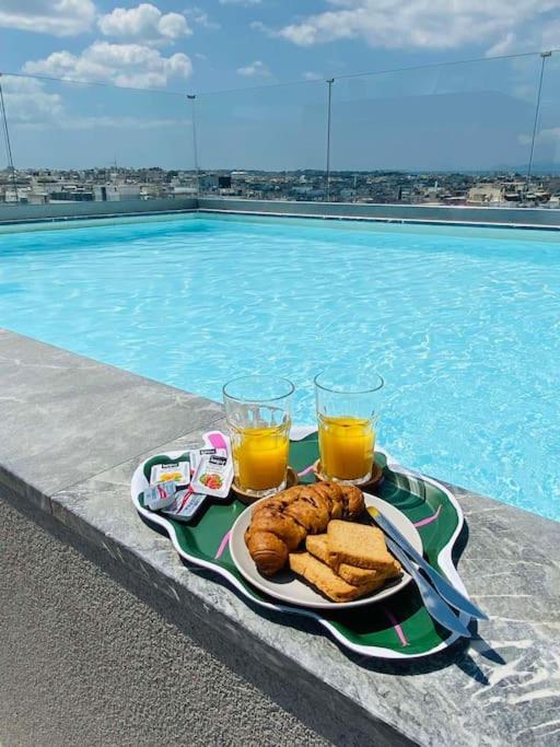 New 2Bd Aprt With Shared Rooftop Pool D3 เอเธนส์ ภายนอก รูปภาพ