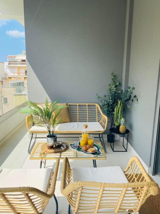 New 2Bd Aprt With Shared Rooftop Pool D3 เอเธนส์ ภายนอก รูปภาพ